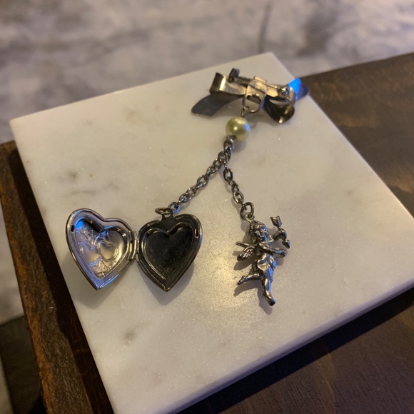 Cherub Heart-locket Faux Pearl Pin - Picture 2 of 2